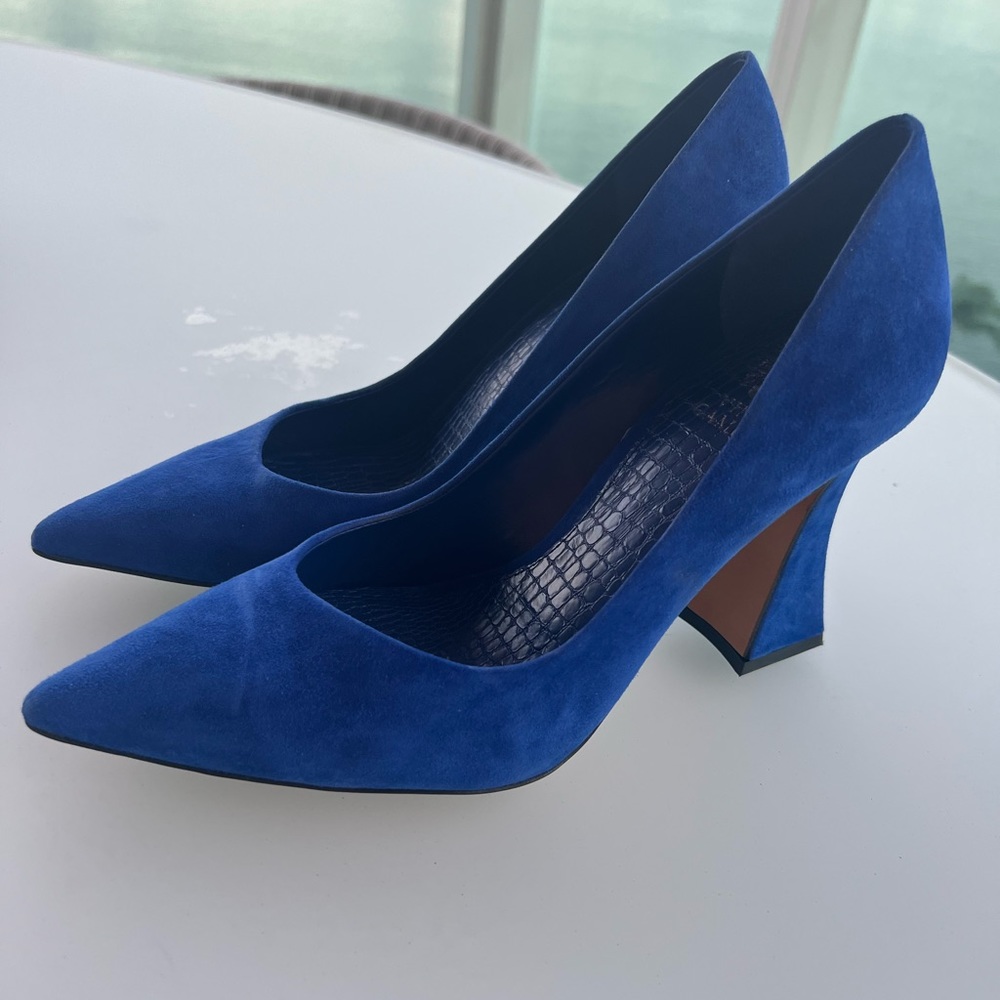 BRAND NEW Vince Camino blue swade heels.